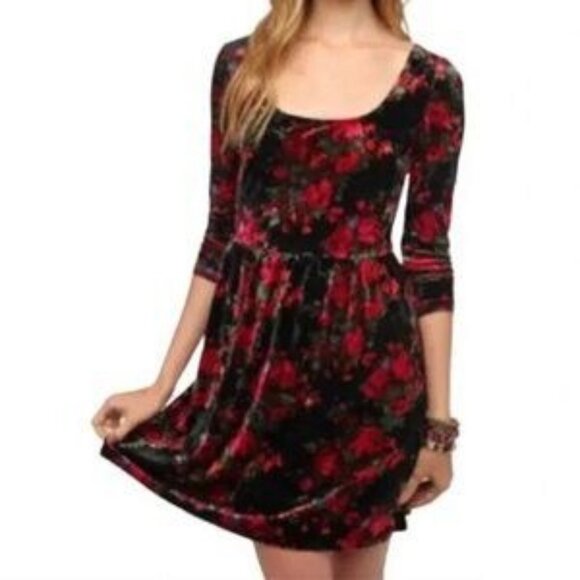 Urban Outfitters Kimchi Blue Floral Velour Womens Baby Doll Velvet‎ Skater Dress - Picture 1 of 13